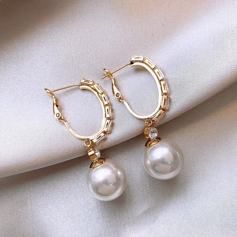 Anting Mutiara Elegan Dan Serbaguna Anting Mewah high-end Dan Ringan Gaya Perancis Earbud anti Rontok Baru Di2023