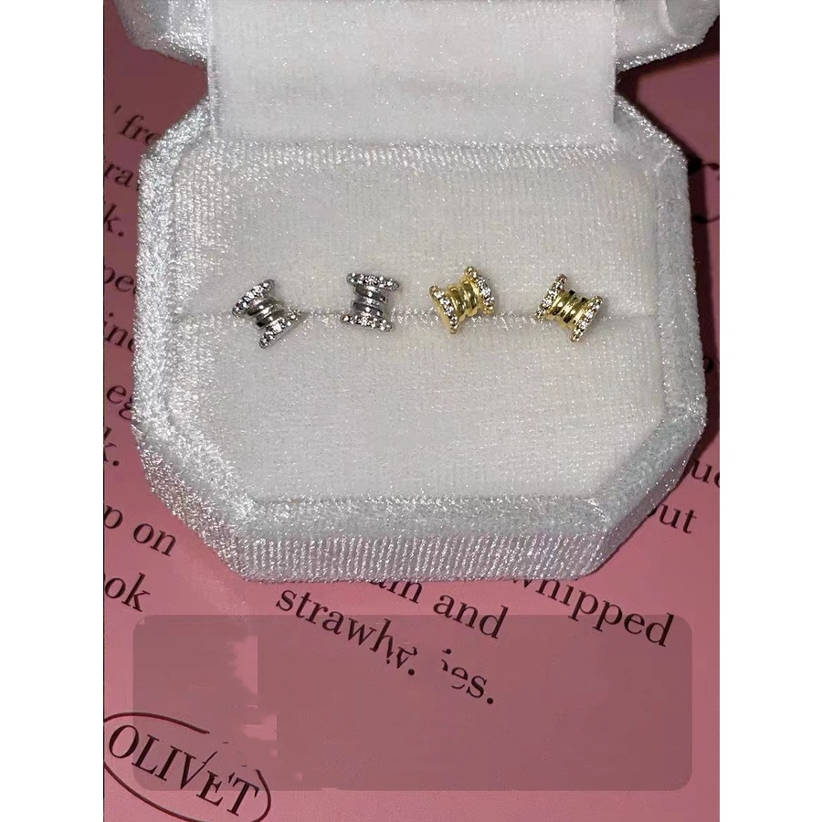 Versi Korea Minimalis Mini Zirkon Anting Setengah Lingkaran Geometris