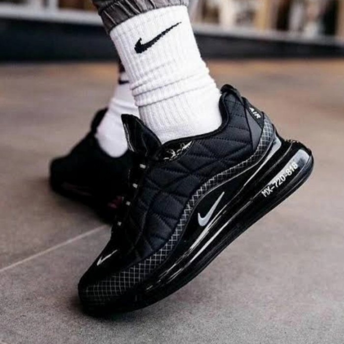 SEPATU NIKE AIR MAX AIRMAX 720 818 BLACK METALLIC SILVER PREMIUM - 39