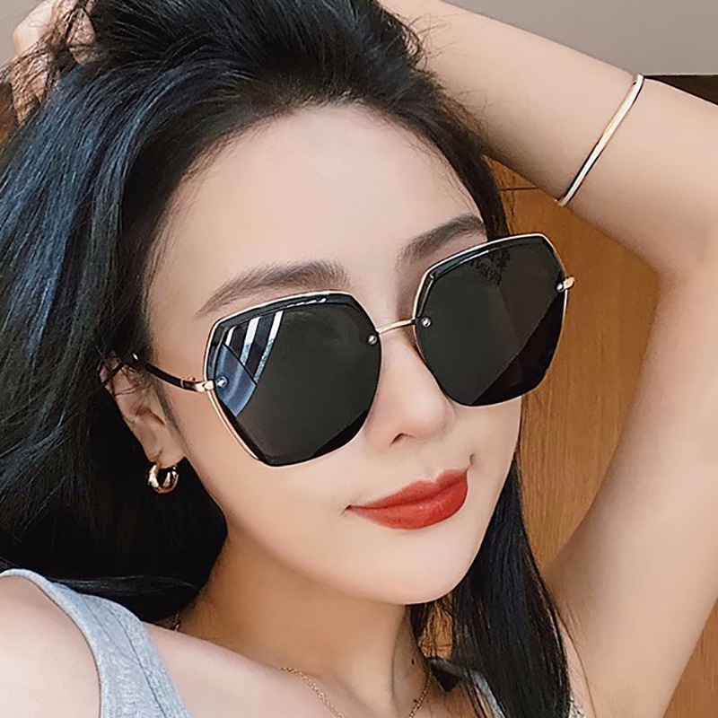 (YUZHU) Vintage Fashion Metal Frame Sunglasses Untuk Wanita Mode Barat Oversized Frame Sunscreen Sunglasses