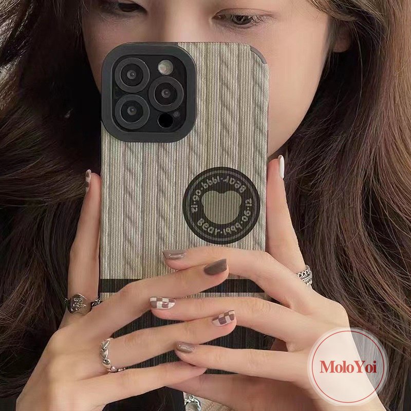 IPHONE Lucu Kartun Beruang Rajut Pola Garis Shockproof Case Kompatibel Untuk Iphone11 13 14 12 Pro Max7 8 Plus XR XS X MAX 7Plus Tekstur Kulit Mewah Lembut Silikon Ponsel Cover