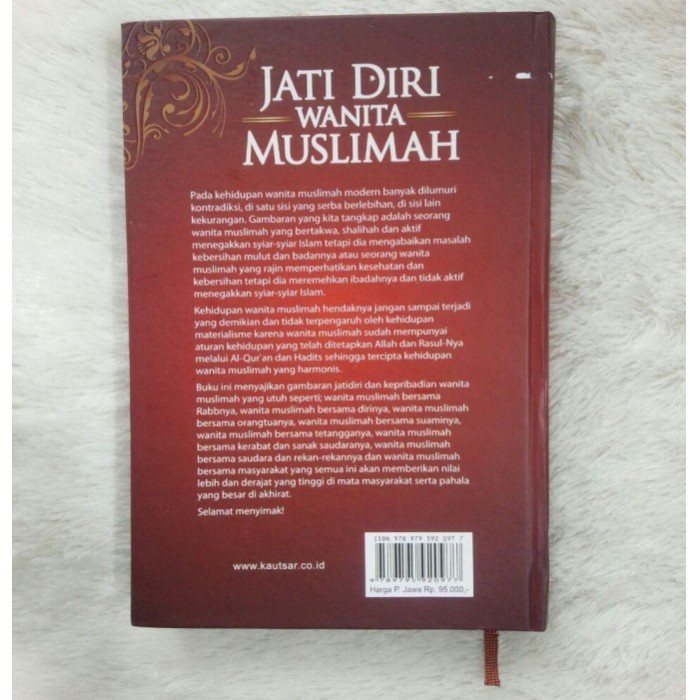 Buku Jati Diri Wanita Muslimah - Pustaka Al-Kautsar