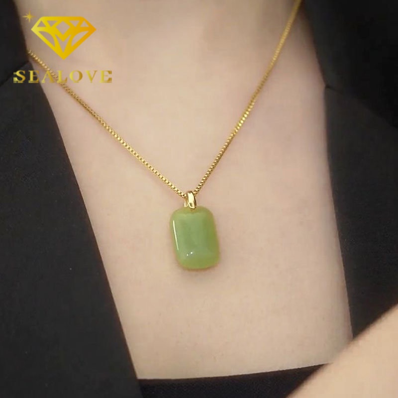 Kalung Titanium Wanita Giok Hetian Keberuntungan Emas 18K Anti Karat Elegan Simple Fashion Aksesoris Perhiasan