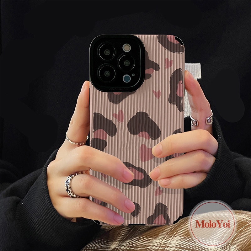 IPHONE Ins Cinta Hati Shockproof Case Kompatibel Untuk Iphone11 13 12 14 Pro MAX 7Plus XR X XS Max7 8 Plus Merek Trendi Leopard Jahitan Kontras Penutup Tekstur Kulit