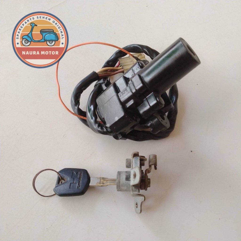 

KUNCI KONTAK NINJA 250 FI PNP Z250 FI DEPAN BELAKANG ORIGINAL COPOTAN