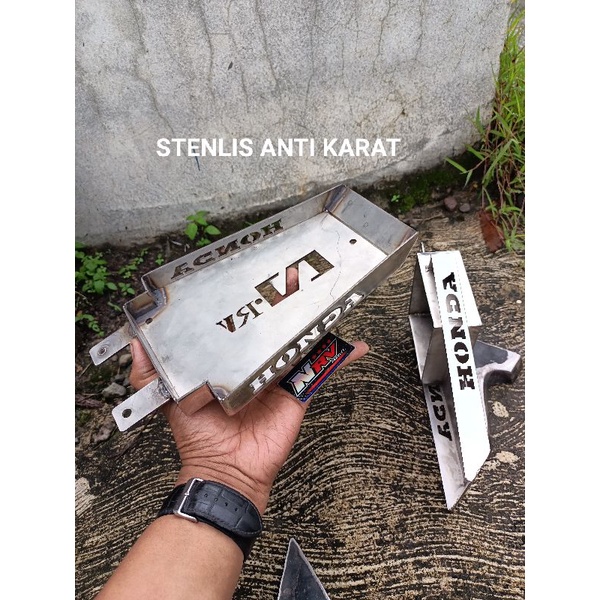 Dudukan Aki Slim Motif Honda Stainless pangkon aki CB stenlis motip Honda /wadah pangkon aki CB sten