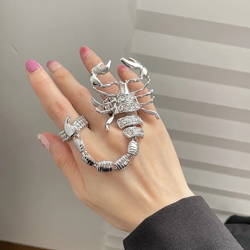 Vintage Unik Adjustable Gaya Punk Perhiasan Aksesoris Berkilau Kalajengking Berlian Imitasi Cincin Bersama Jari Berlebihan Cincin Rantai Kalajengking Cincin Jari Ganda Unisex Hip Hop