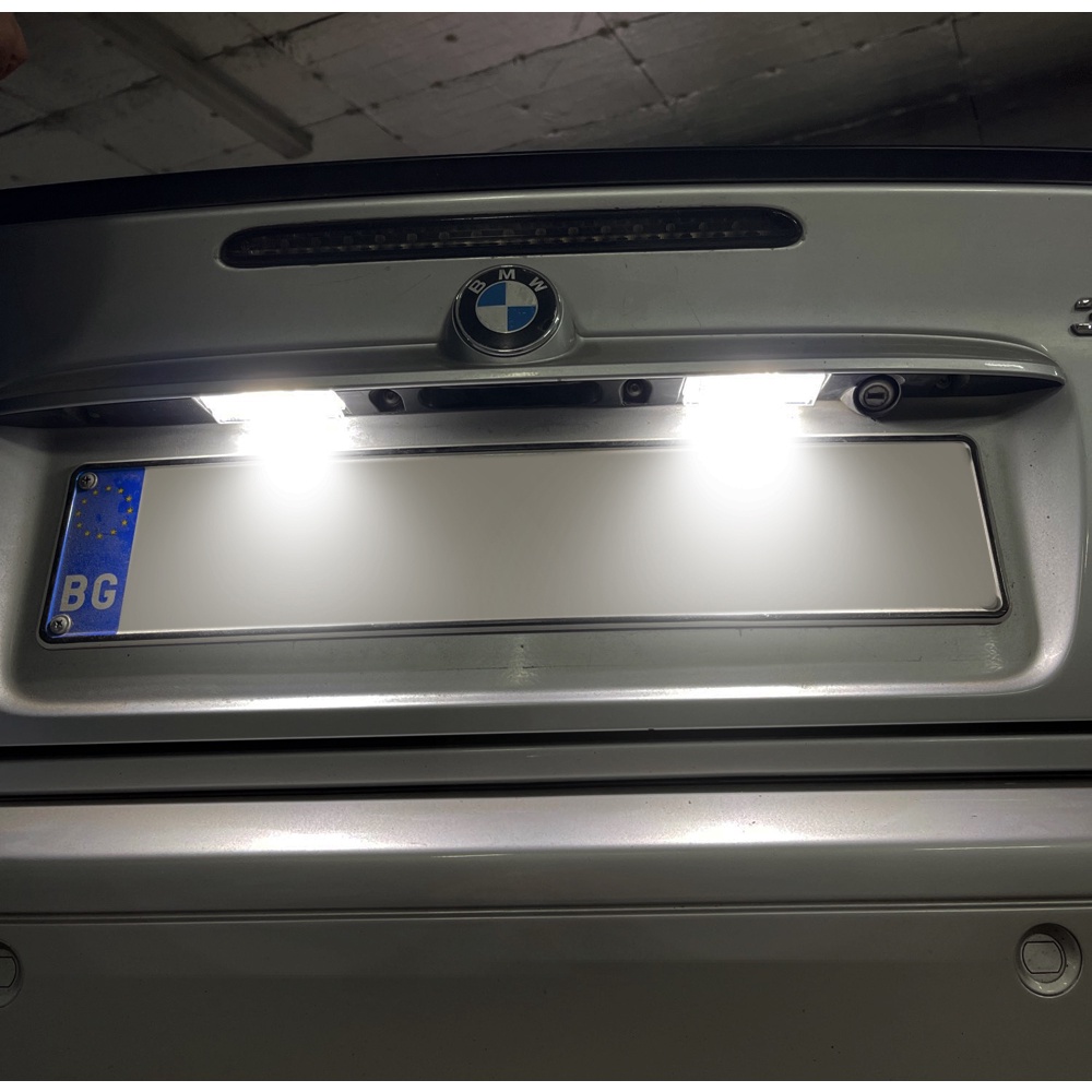 2pcs Lampu Plat Nomor Belakang Mobil LED Putih Lampu Plat Nomor Untuk BMW E46 4pintu 5pintu 1998-2005 3seri 323i 325i 328i 330i