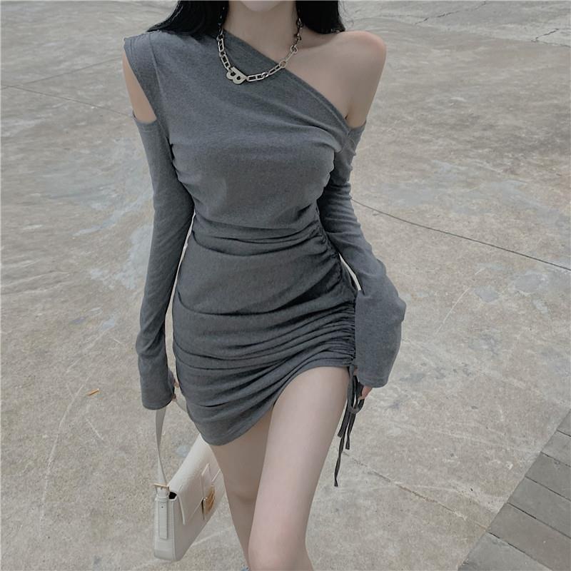 Red Bahu Miring Berongga Seksi Lengan Panjang Gaun Wanita Musim Semi 2021 Baru Gaya Hong Kong Temperamen Slim Pinggang Pinggang bungkus Rok Pinggul