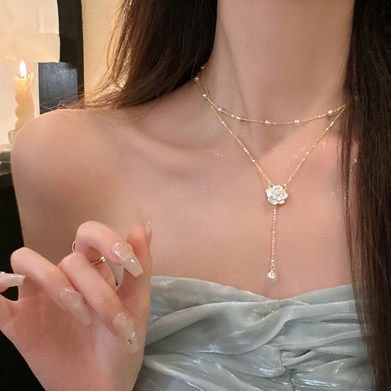 Yeezii Camelia Liontin Emas Kalung Wanita Elegan Kalung Ganda Mutiara Rantai Choker Aksesoris Perhiasan