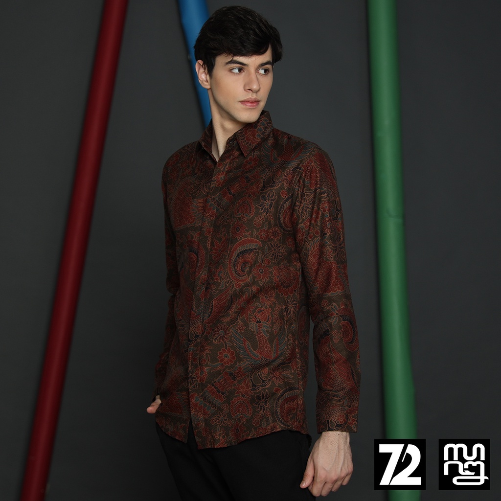 BATIK PRIA LENGAN PANJANG Kemeja Hem Slimfit Premium Motif Merak Warna Hijau Tua 723548 Cap 72 - Baju Kemeja Atasan Pakaian Setelan Batik Pria Cowok Laki Laki Remaja Keluarga Kantor Lengan Panjang Modern Slimfit Slim Fit Premium Kekinian