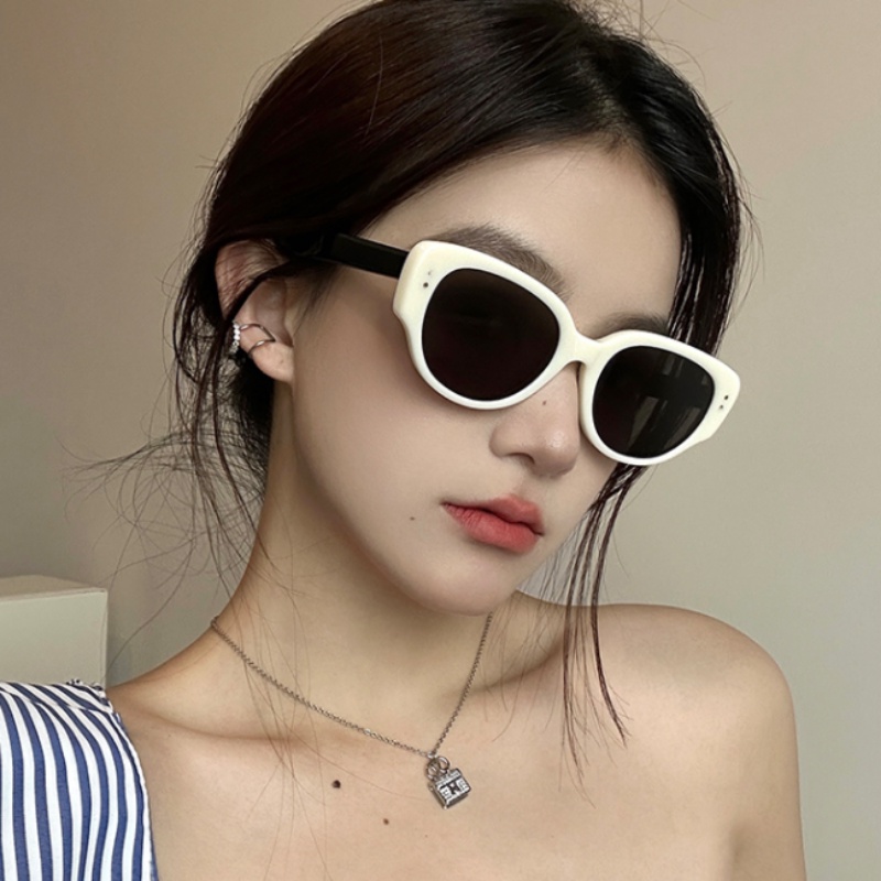 We Flower Kacamata Hitam Putih Panda Cat Eye Vintage Untuk Pria Wanita Trendy Jackson Wang Shades Keren Fashion Sunnies Eyeglasses OOTD Eyewear Ornaments