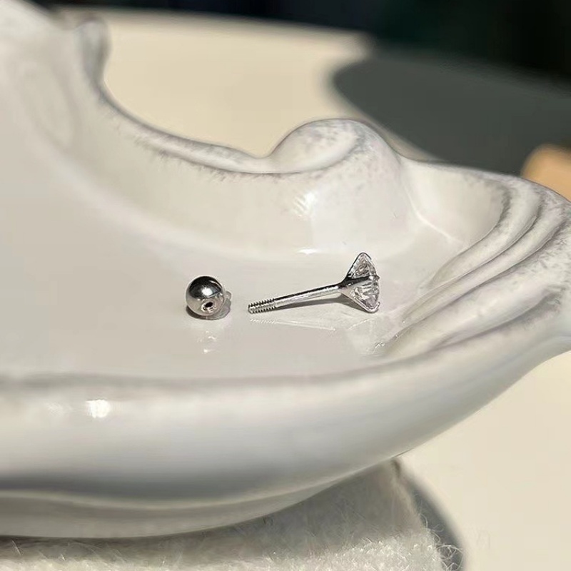 Anting Pejantan Zirkon Empat Cakar Mini Sederhana Anting Zirkon Transparan Sederhana Yang Dipersonalisasi