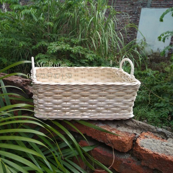 

keranjang hampers dari rotan asli UK 30 cm x 20 cm t 9cm