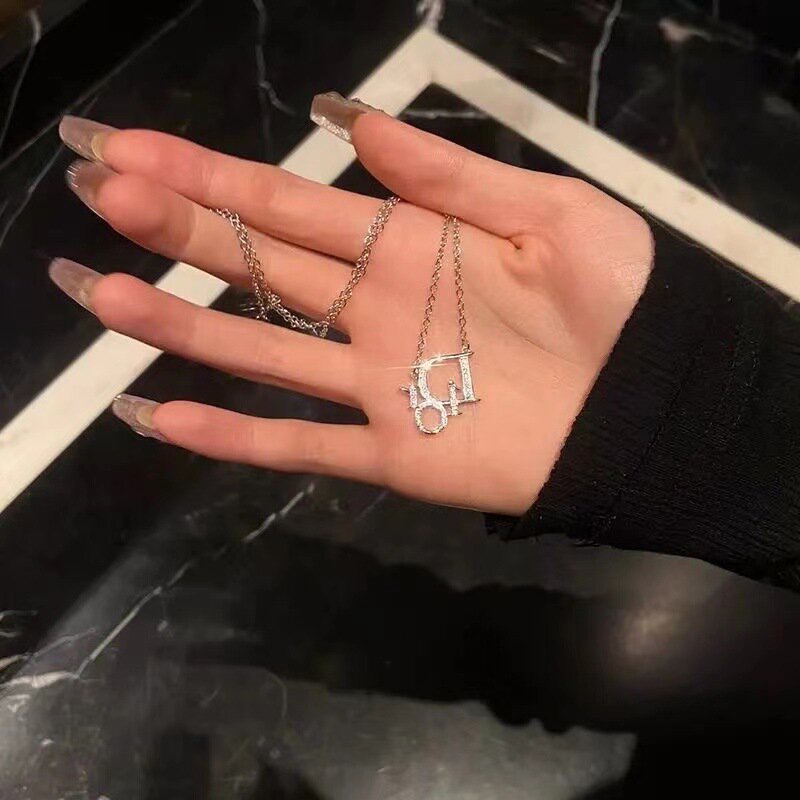 Kalung Geometris Huruf D Bahan Alloy Berlian Imitasi Fashion Untuk Wanita
