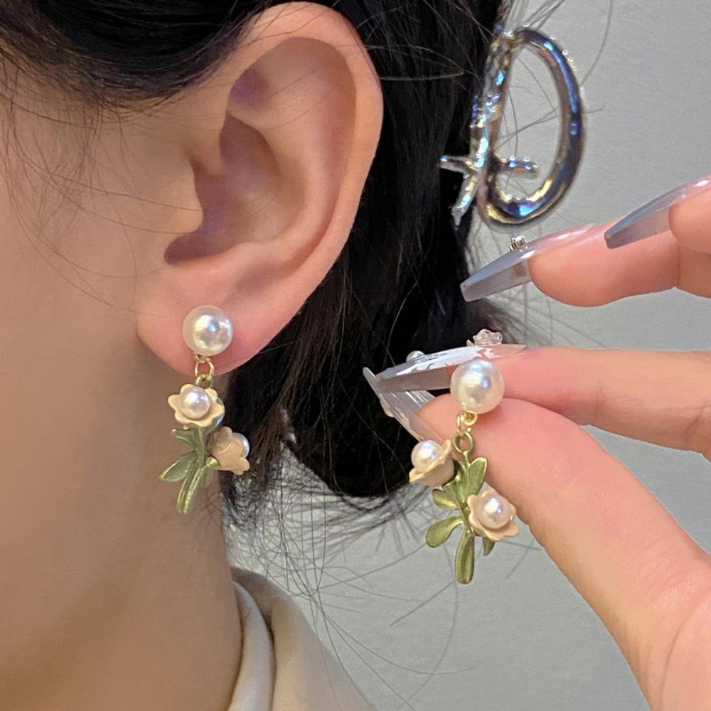 Mxbeauty Anting Mutiara Desain Niche Kreatif Hadiah Natal Paduan Segar Kecil Untuk Wanita Anting Gaya Korea
