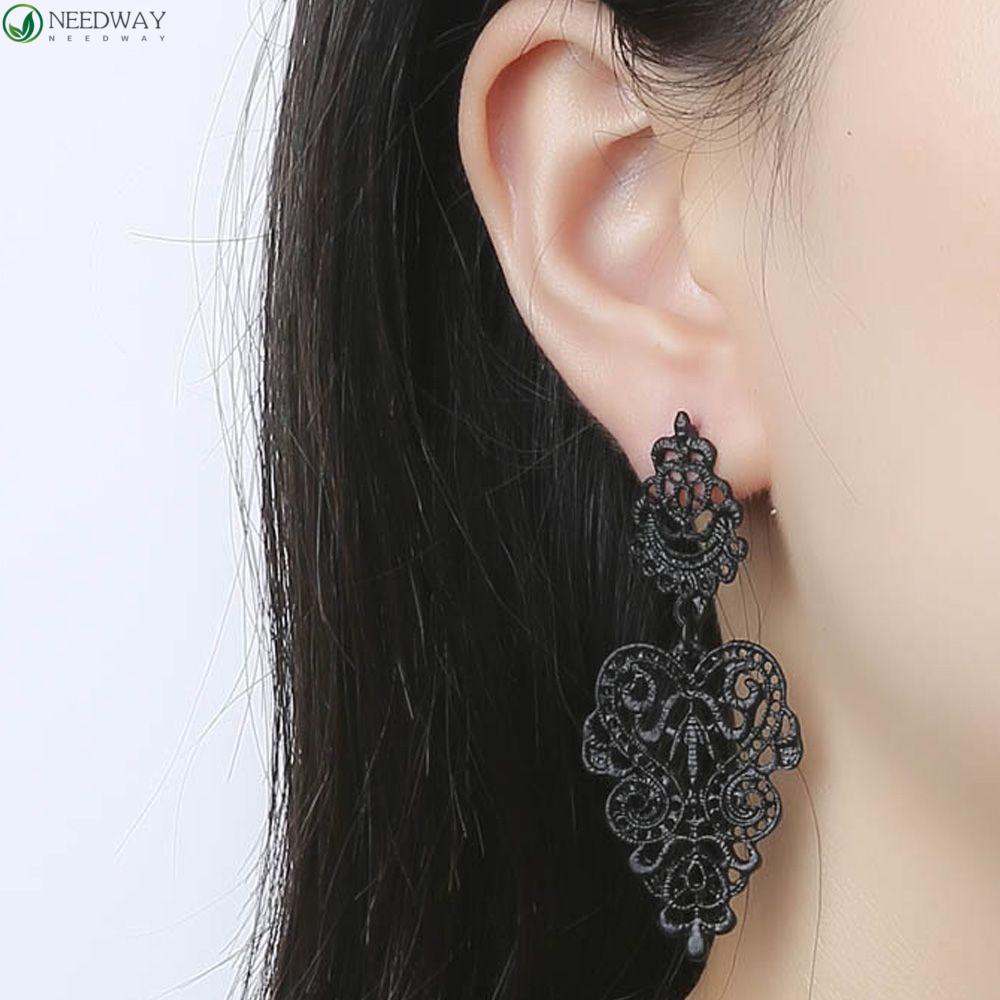 Needway Menjuntai Anting Wanita Perhiasan Berongga Fashion Panjang Daun Hitam