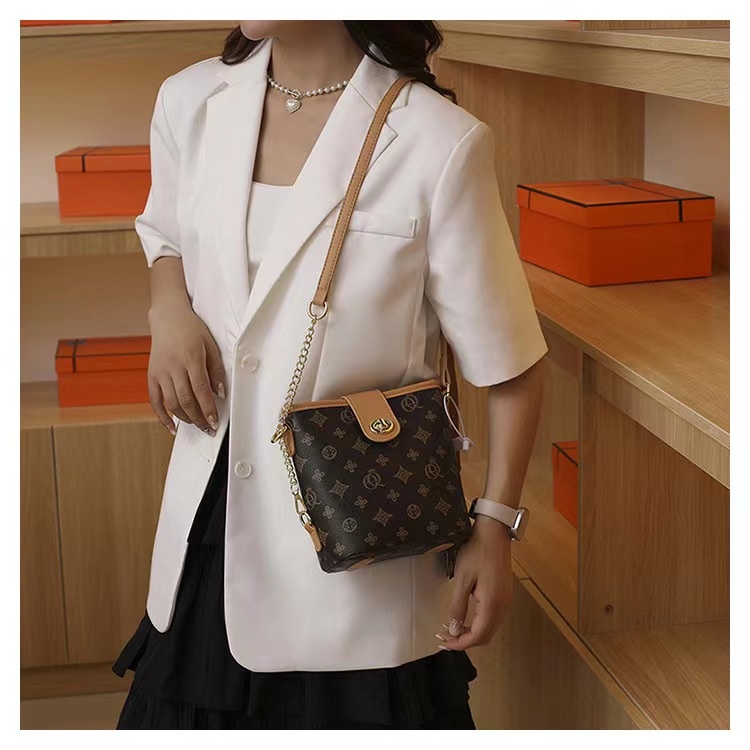 8214  tas slingbag fashion import  kekinian tas selempang wanita kekinian