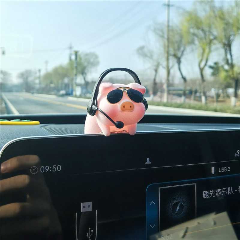 Gantungan Spion Mobil Babi Kacamata Lucu Swing Pig Car Pendant BURNHILDA