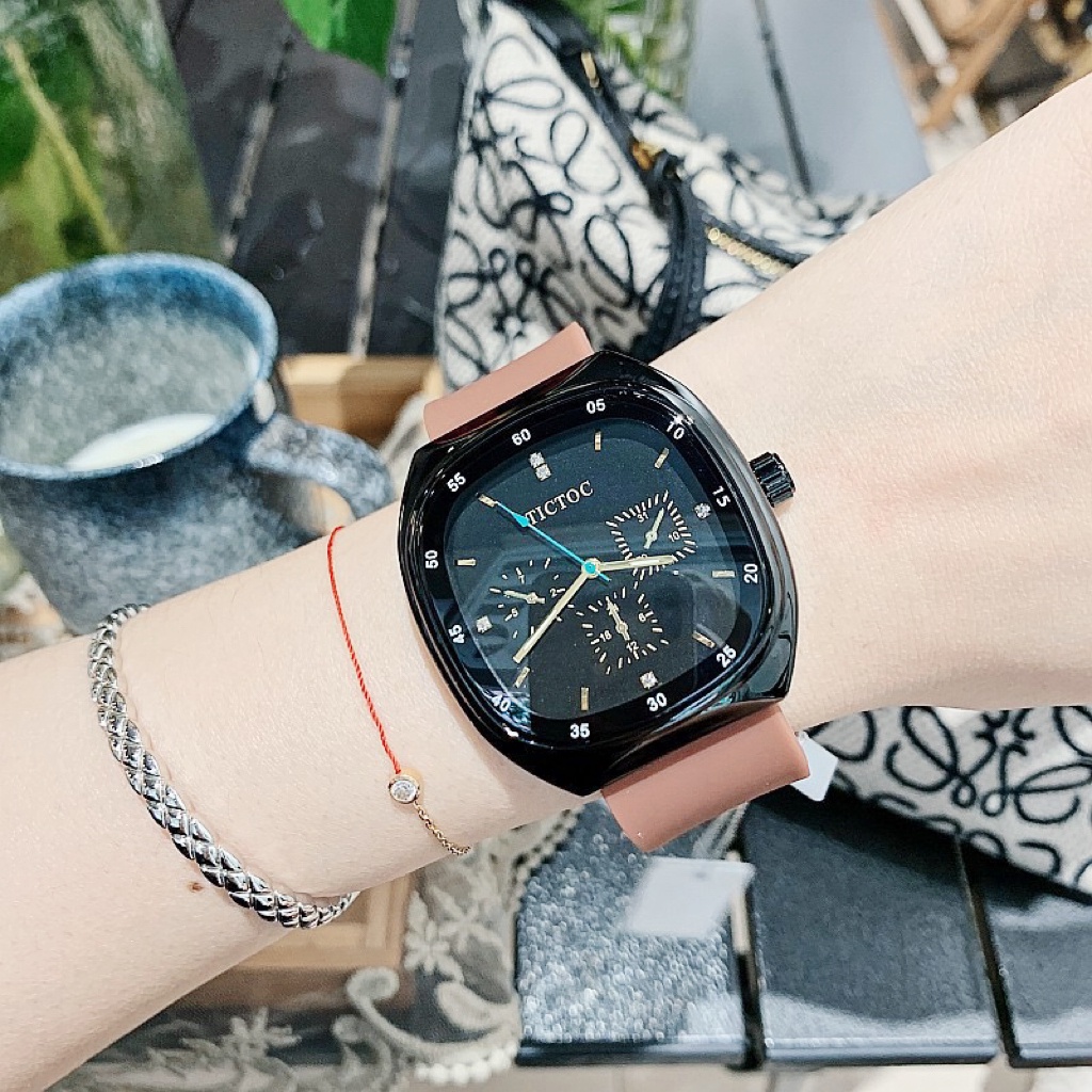 COD✅ Jam Tangan Wanita Fashion Segi Watch Analog Quartz Gaya Popularitas Rubber    S1298