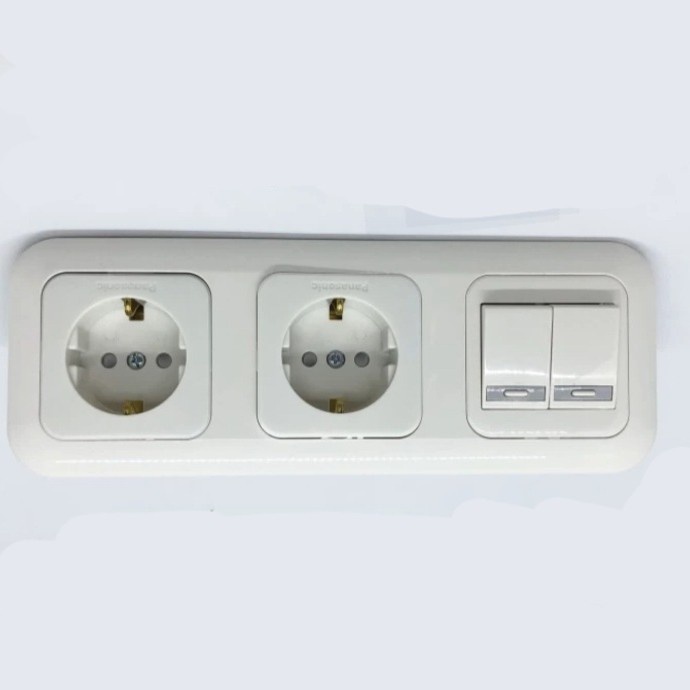 STOP KONTAK DOUBLE PANASONIC DENGAN SAKLAR LAMPU ENGKEL SERI 3 GANG