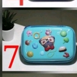 

Tempat/Kotak Pensil Pencil Case Hardtop 6D smiggle Timbul