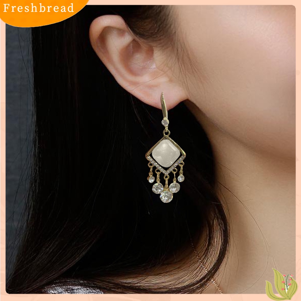 &lt; Freshbread &gt; 1pasang Drop Earrings Gaya Bohemia Bentuk Belah Ketupat Berlian Imitasi Mengkilap Rumbai Lady Earrings Perhiasan Pernikahan