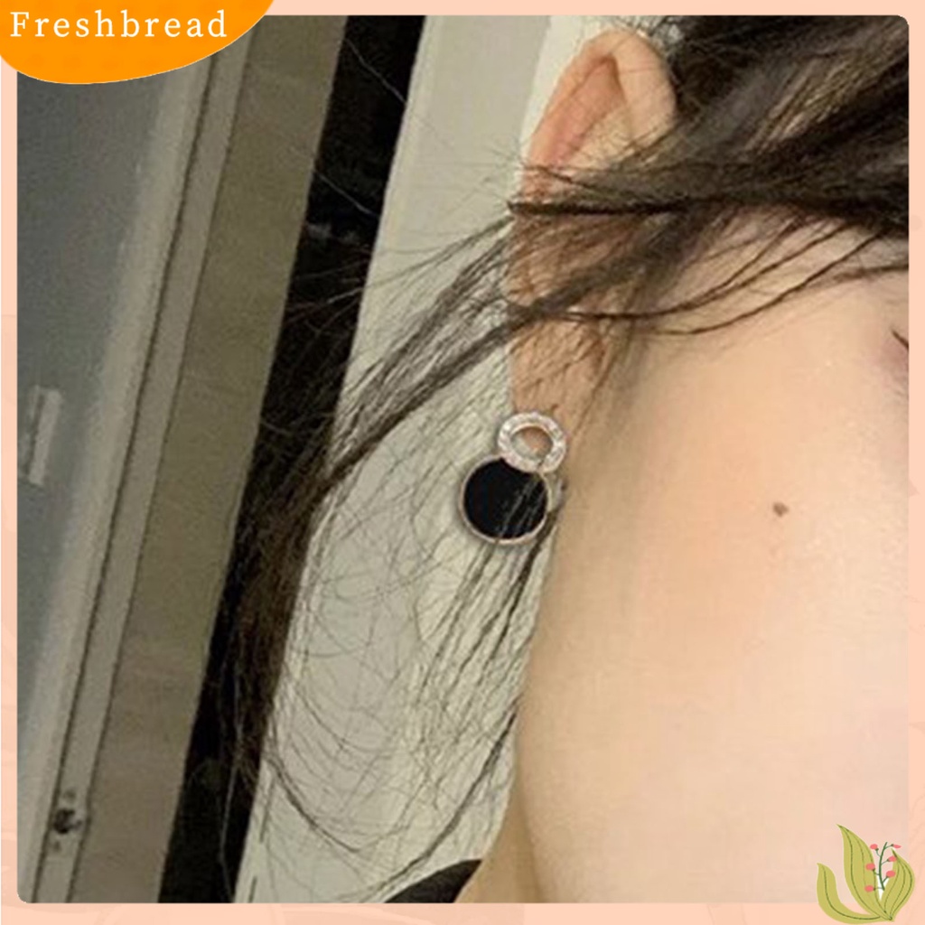 &lt; Freshbread &gt; 1pasang Anting Lady Bulat Berlian Imitasi Asimetris Hollow Out Stud Earrings Untuk Hadiah