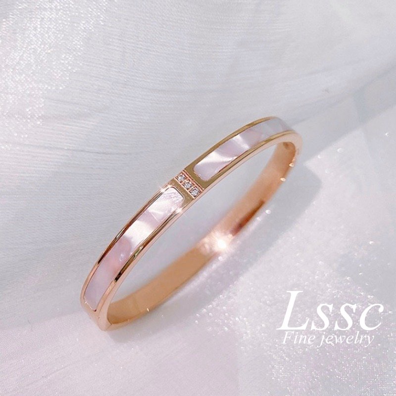 Gelang Titanium Wanita Anti Karat Berlian Mewah Shell Elegan Fashion Korea Emas 18K Bangle Aksesoris Perhiasan