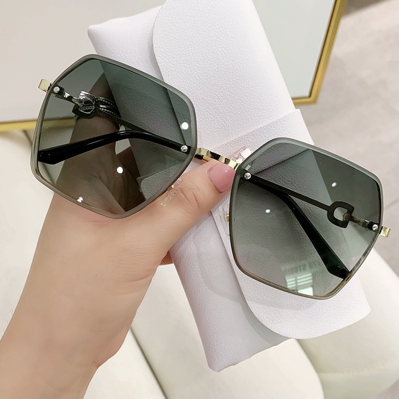 (YUZHU) Kacamata Hitam Premium Tanpa Bingkai Logam Untuk Wanita Perlindungan UV Cahaya Gradien Kerai Sunglasses