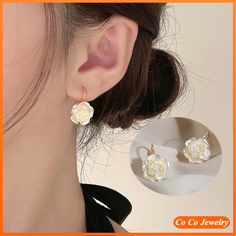 French Pearl Camellia Earrings Anting Bunga Putih Musim Panas Wanita High-end Cahaya Anting Mewah Desain Anting Rasa