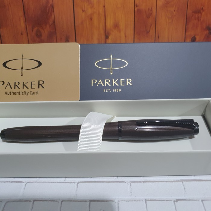 

Pulpen Parker Urban Premium M Brown Roller ball Free Grafir Nama
