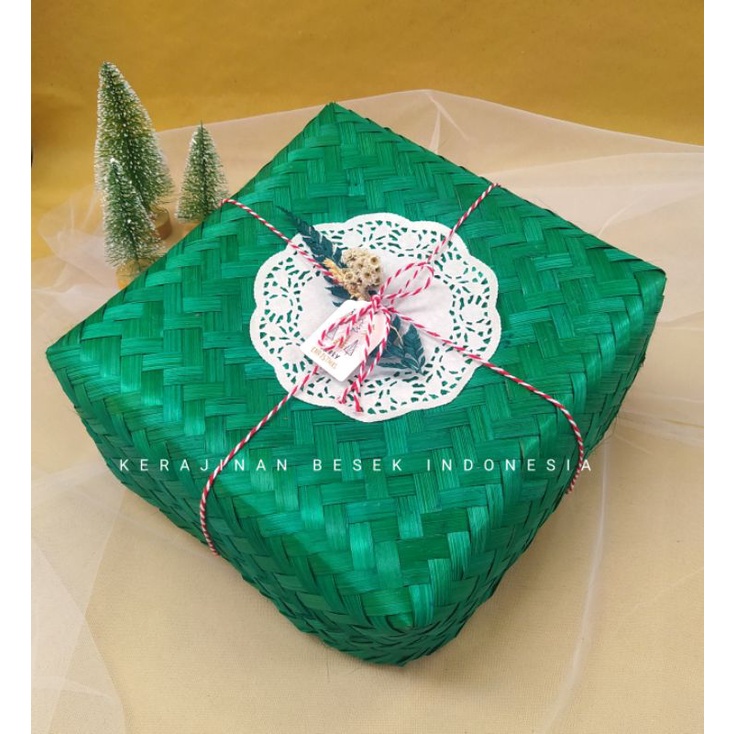 Bambu Bambu Sepasang besek aneka ukuran dengan hiasan tema natal Box makanan Box nasi Box hampers Ha