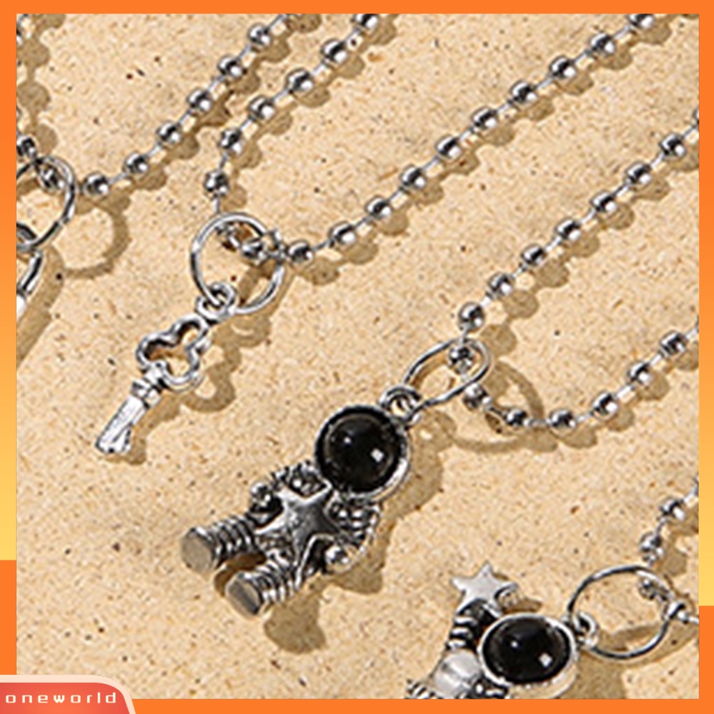 [ONE] 1pasang Kalung Bentuk Spaceman Kreatif Kalung Liontin Alloy Gaya Untuk Pasangan