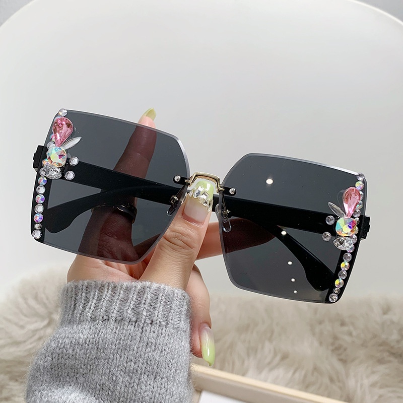 (YUZHU) Trendy Fashion Rimless Trimmed Sunglasses Square Diamond Shimmering Sunshade Untuk Wanita