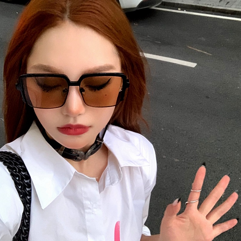 (YUZHU) Kacamata Hitam Coklat Persegi Fashion Korea Untuk Wanita Logam Oversized Frame Premium Sense Sunglasses