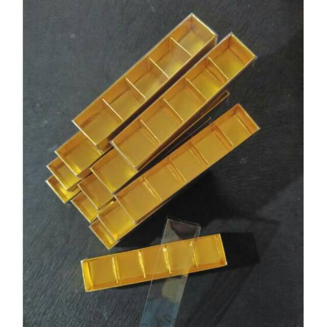 Tempat Coklat sekat / Mika Coklat Sekat / Wadah Kue Nastar Gold Dus Emas Mika
