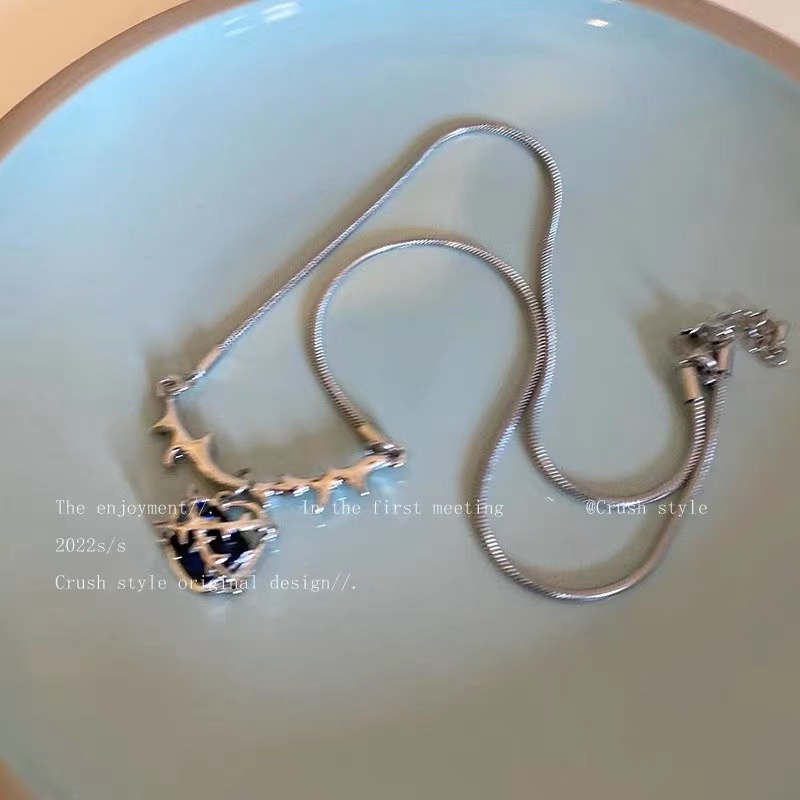 Duri Cinta Hati Persegi Berlian Titanium Steel Kalung Wanita Niche Desain High-End Rantai Klavikula Gaya Keren Kalung Wanita