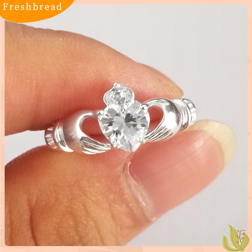 &lt; Freshbread &gt; Berongga Tembaga Mulia Cincin Pertunangan Memegang Hati Wanita Pernikahan Band Perhiasan Alat Ekstra