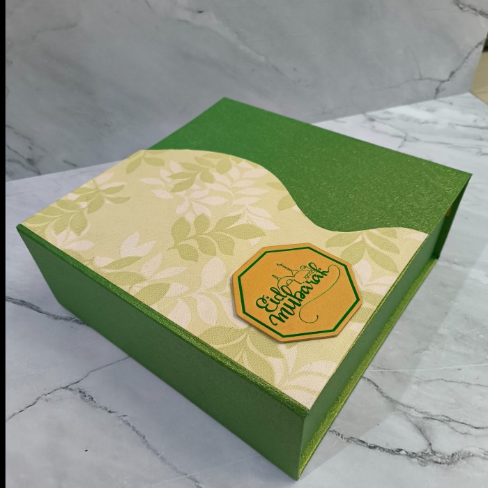 

Hardbox Lebaran/Idul Fitri Magnet 22x22x8 Kombinasi Wallpaper