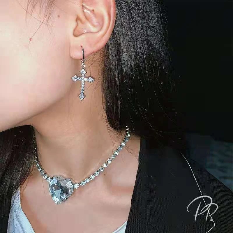 Gothic Punk Hip-hop Tren Pukulan Telinga Gesper Mode Baru Mempesona Kristal Anting Perhiasan Aksesoris Retro Gaya Panah Cross-shape Drop Earrings Untuk Wanita Pria