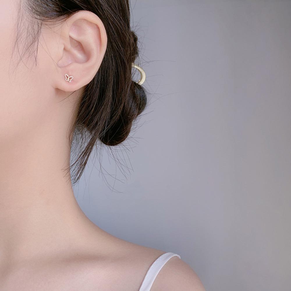 Mxbeauty Anting Kupu-Kupu Berongga Hadiah Ulang Tahun Little Fresh Senior Sense Anti-Alergi Cahaya Mewah Elemen Hewan Anting Gaya Korea