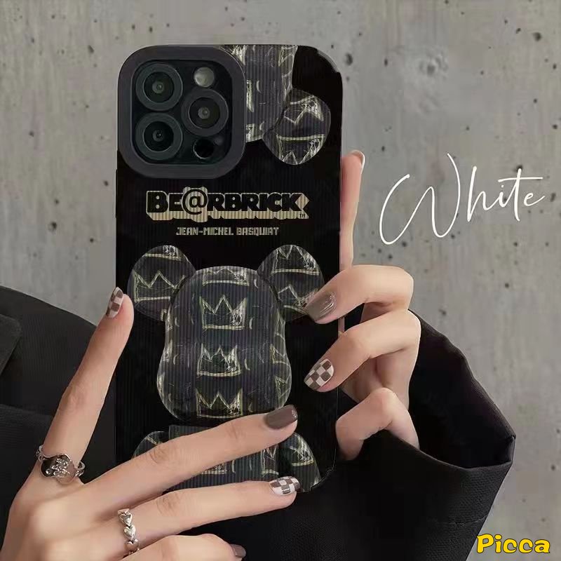 IPHONE Case Mahkota Bearbrick Merek Trendi Kompatibel Untuk Iphone13 14 11 12 Pro Max 7Plus X XR 78 Plus XS Max Tekstur Mewah Kulit Kartun Lucu Beruang Kekerasan Soft Cover