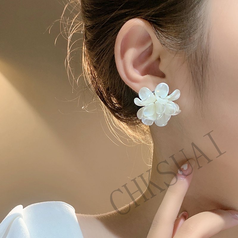 Anting Bahan925 Bentuk Bunga Bahan Perak Gaya Korea Aksen Mutiara