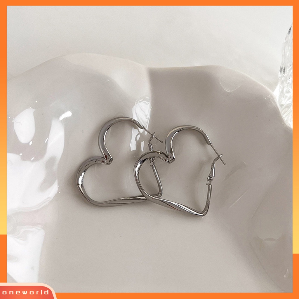 [WOD] 1pasang Anting Hoop Temperamen Hias Geometris Menarik All-match Perhiasan Hadiah Aksesori Wanita Fashion Cinta Hati Lingkaran Anting Untuk Pakaian Sehari-Hari
