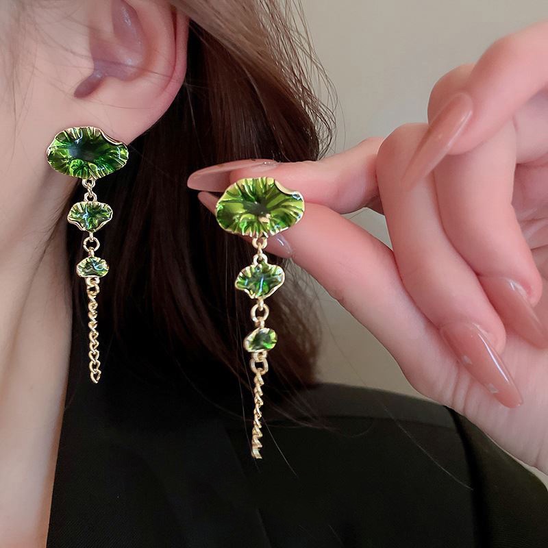 Daun Teratai Hijau Rumbai Niche Fashion Cahaya Mewah Indah Elegan Fashion Berkelas Anting