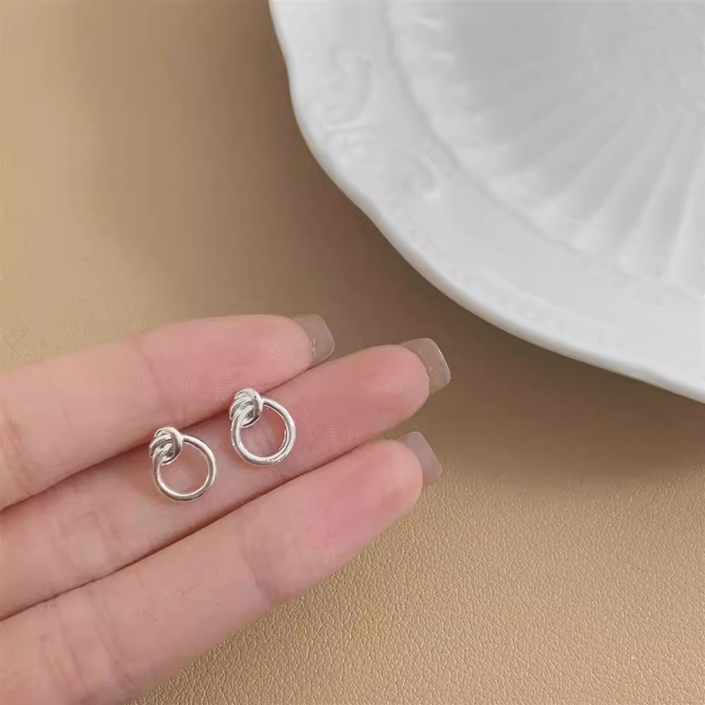 Anting Stud Lingkaran Hollow Melingkar Perempuan Anting Simple Lucu Warna Silver Untuk Hadiah Perhiasan Minimalis Gadis