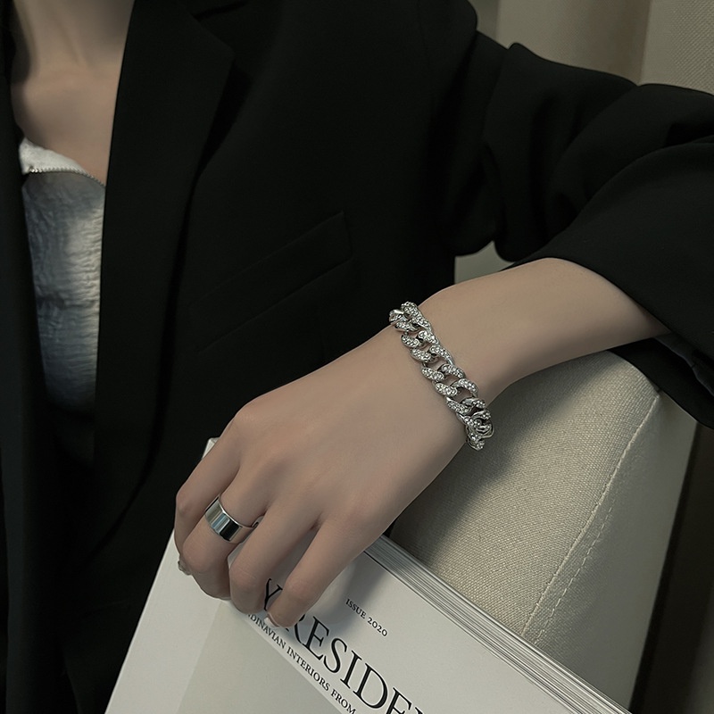 Kalung Kuba Perempuan Gaya Baru Trendi ins Hip Hop Cahaya Desain Niche Mewah Merasakan Rantai Klavikula Eropa Amerika Laki-Laki