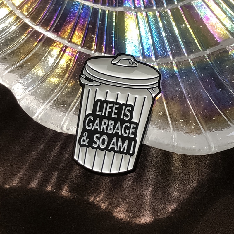 Lucu Tong Sampah Enamel Pin Life Is Gerbge So Am I Bros Kerah Lencana Kreatif Perhiasan Hadiah Untuk Teman