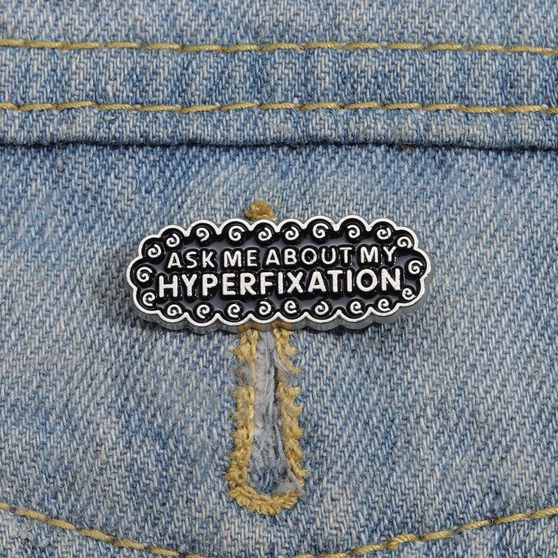 Lucu Tanya Saya Tentang Hiperfixatio Enamel Pin Autism ADHD Bros Kerah Logam Lencana Ransel Perhiasan Hadiah Untuk Teman